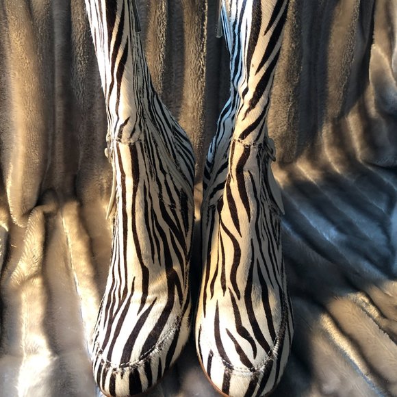 Donald J Pliner Zebra Boots - Picture 3 of 8